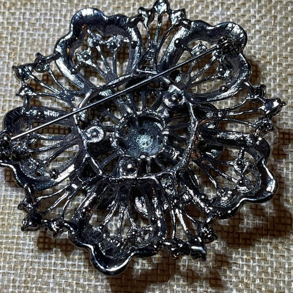 Bundle of holiday Brooches - Picture 5 of 5